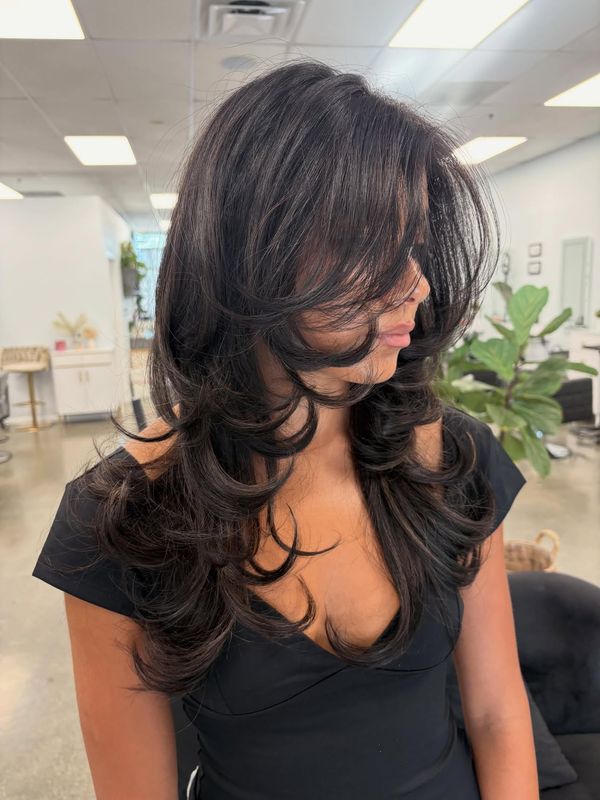Voluminous layered shag with movement through the ends
